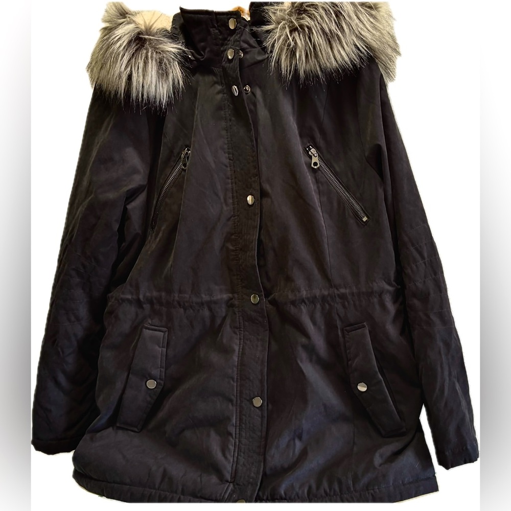 Liz Claiborne Women's Outerwear. Black Fur-Trimmed Jacket
Size:  Large.